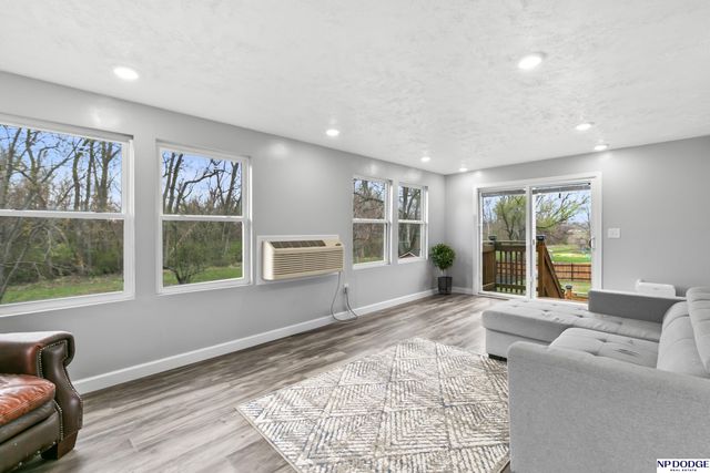 5105 Edinburgh Street, Omaha, NE 68157