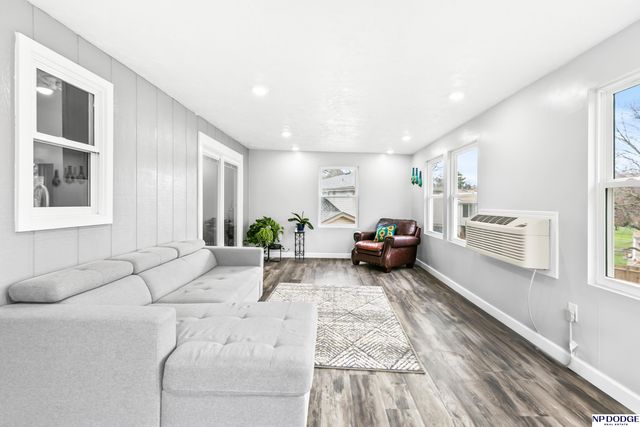 5105 Edinburgh Street, Omaha, NE 68157