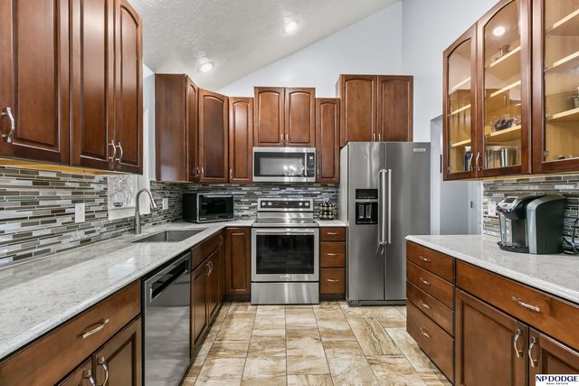 5105 Edinburgh Street, Omaha, NE 68157