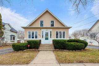 934 Clay Street, Woodstock, IL 60098