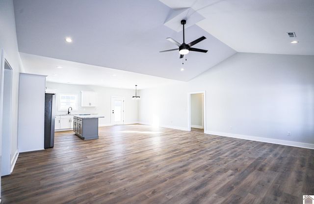 139 Ayly Estates Drive, Mayfield, KY 42066