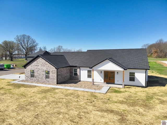 139 Ayly Estates Drive, Mayfield, KY 42066