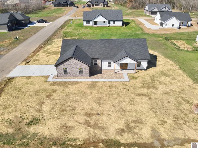 139 Ayly Estates Drive, Mayfield, KY 42066