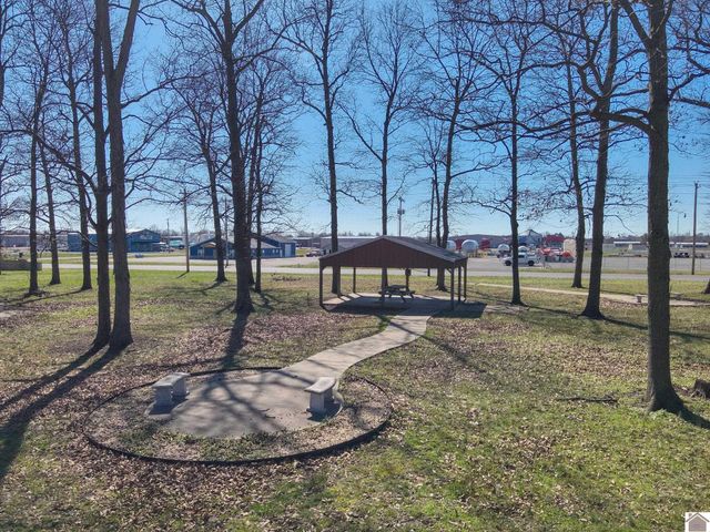 139 Ayly Estates Drive, Mayfield, KY 42066