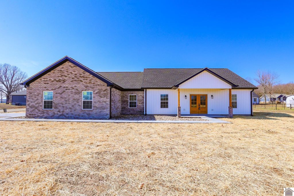 139 Ayly Estates Drive, Mayfield, KY 42066