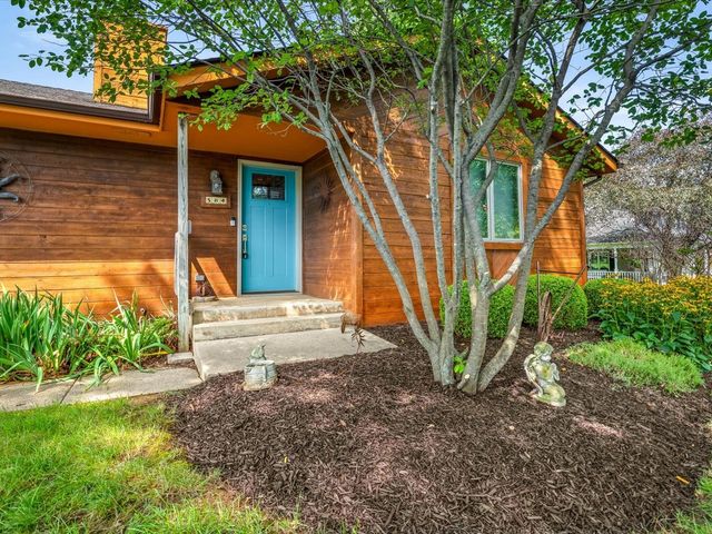 584 SUNNYFIELD Road, Belvidere, IL 61008