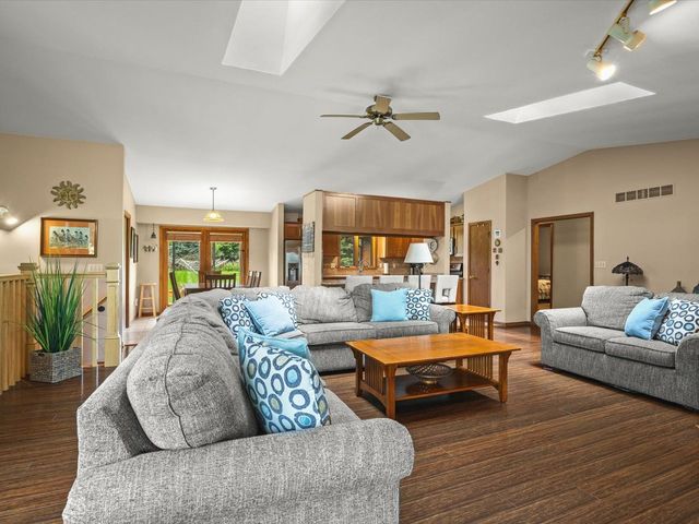 584 SUNNYFIELD Road, Belvidere, IL 61008