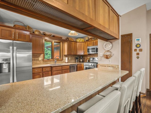 584 SUNNYFIELD Road, Belvidere, IL 61008