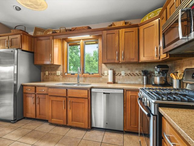 584 SUNNYFIELD Road, Belvidere, IL 61008