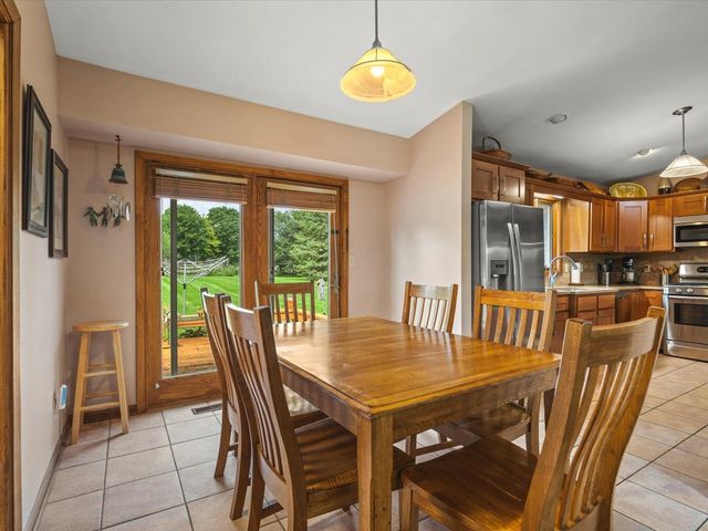 584 SUNNYFIELD Road, Belvidere, IL 61008