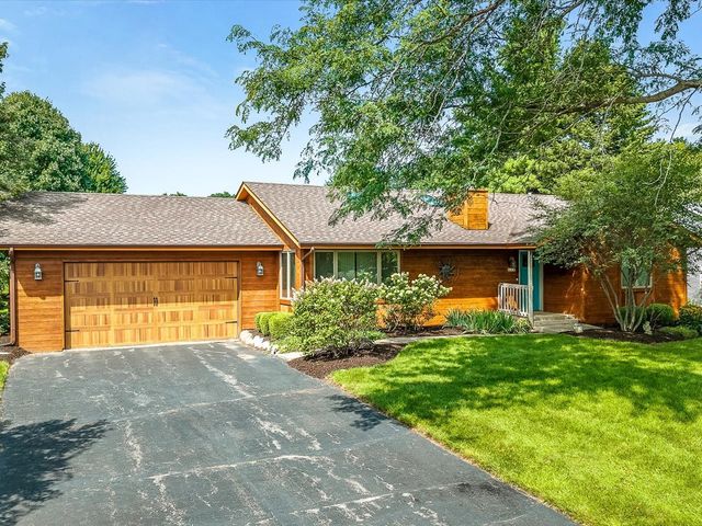 584 SUNNYFIELD Road, Belvidere, IL 61008