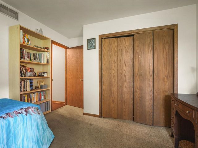 584 SUNNYFIELD Road, Belvidere, IL 61008
