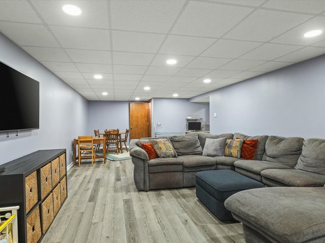 584 SUNNYFIELD Road, Belvidere, IL 61008