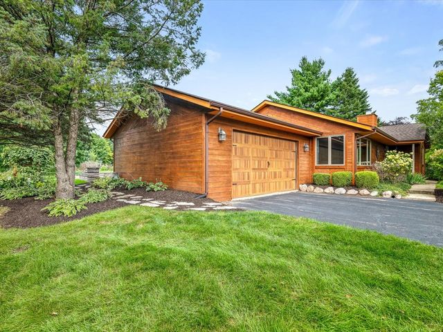 584 SUNNYFIELD Road, Belvidere, IL 61008