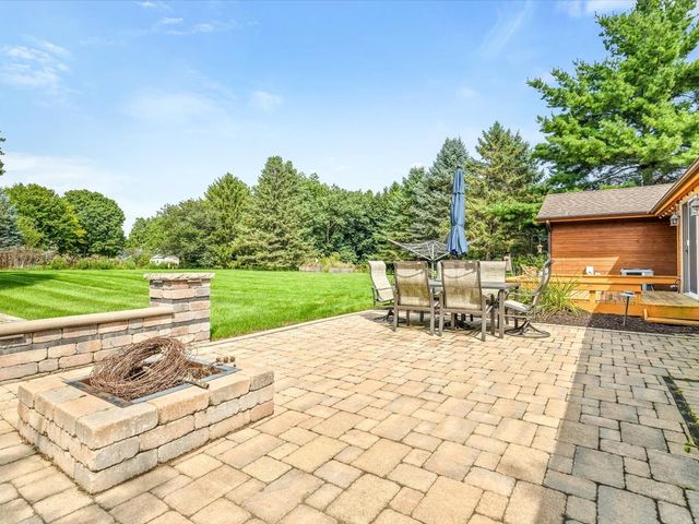 584 SUNNYFIELD Road, Belvidere, IL 61008