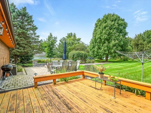 584 SUNNYFIELD Road, Belvidere, IL 61008