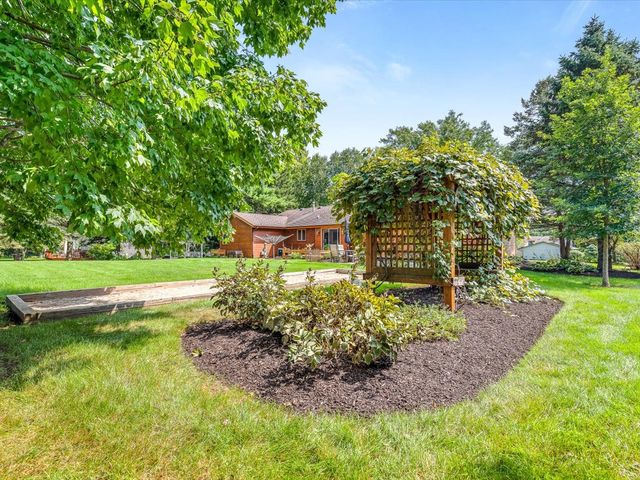 584 SUNNYFIELD Road, Belvidere, IL 61008