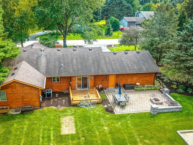 584 SUNNYFIELD Road, Belvidere, IL 61008