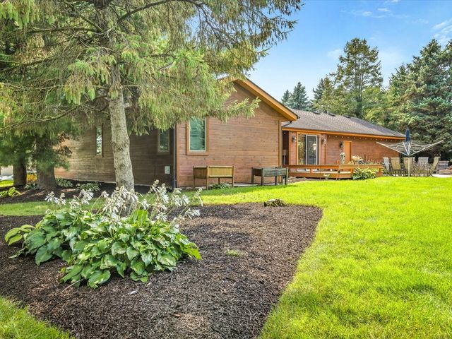 584 SUNNYFIELD Road, Belvidere, IL 61008