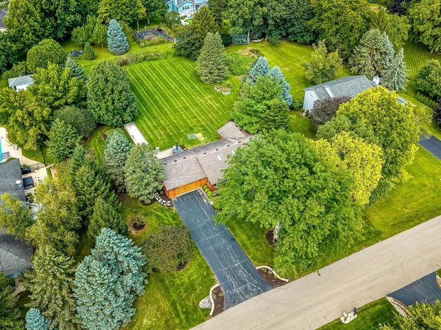 584 SUNNYFIELD Road, Belvidere, IL 61008