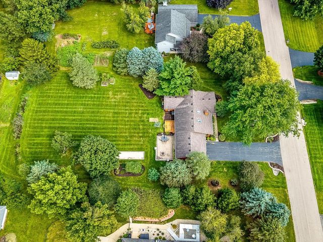 584 SUNNYFIELD Road, Belvidere, IL 61008