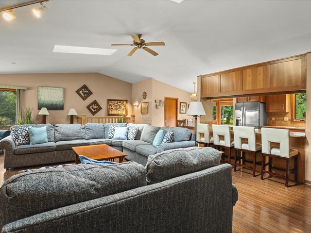 584 SUNNYFIELD Road, Belvidere, IL 61008