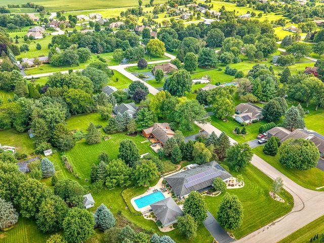 584 SUNNYFIELD Road, Belvidere, IL 61008