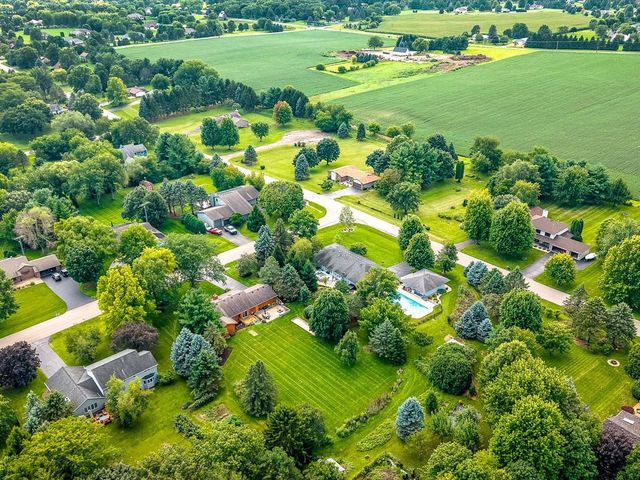 584 SUNNYFIELD Road, Belvidere, IL 61008