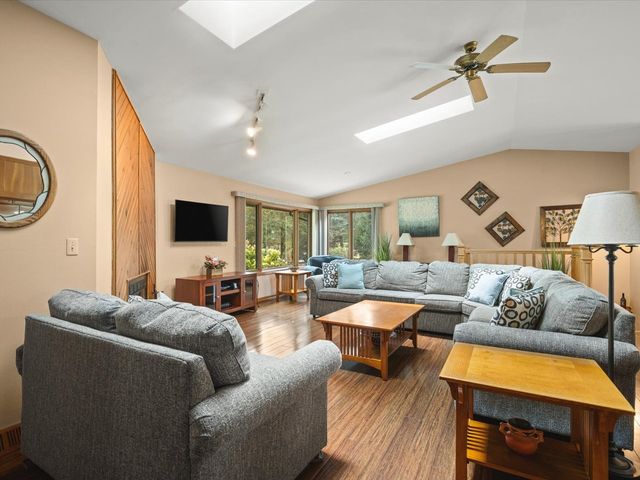 584 SUNNYFIELD Road, Belvidere, IL 61008