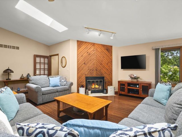 584 SUNNYFIELD Road, Belvidere, IL 61008