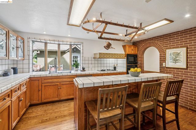 824 Paru St, Alameda, CA 94501