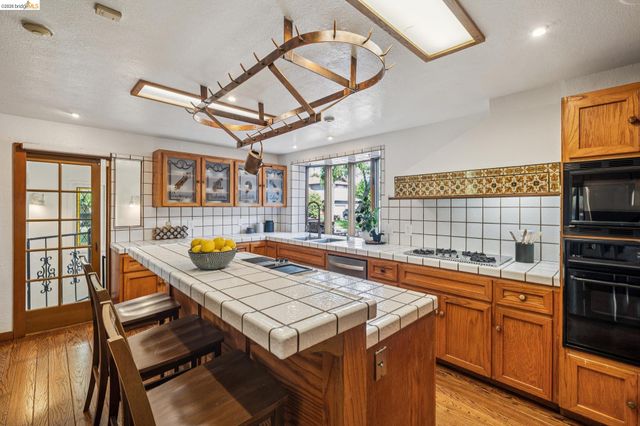 824 Paru St, Alameda, CA 94501