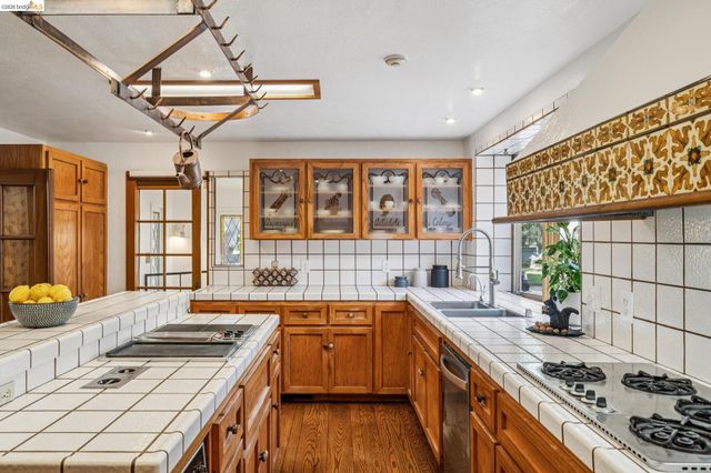 824 Paru St, Alameda, CA 94501