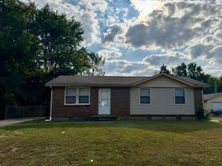 1505 Nichols Dr, Clarksville, TN 37042