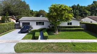 5741 SW 95th Ct, Miami, FL 33173
