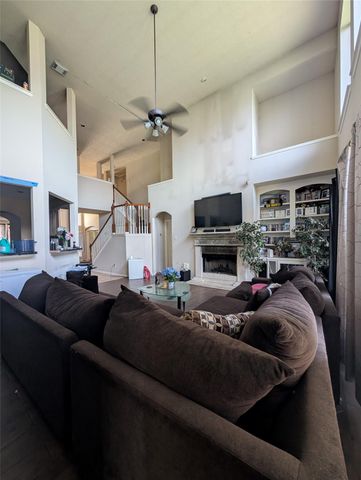 3211 Village Pond Lane, Fresno, TX 77545