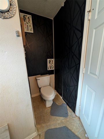 3211 Village Pond Lane, Fresno, TX 77545