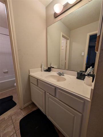 3211 Village Pond Lane, Fresno, TX 77545