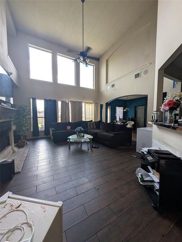 3211 Village Pond Lane, Fresno, TX 77545