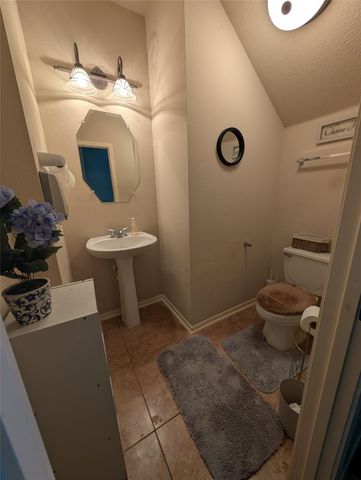 3211 Village Pond Lane, Fresno, TX 77545