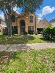 3211 Village Pond Lane, Fresno, TX 77545
