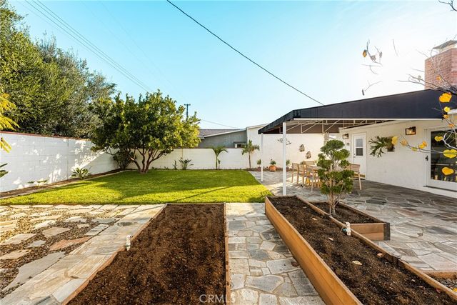 943 E Everett Place, Orange, CA 92867