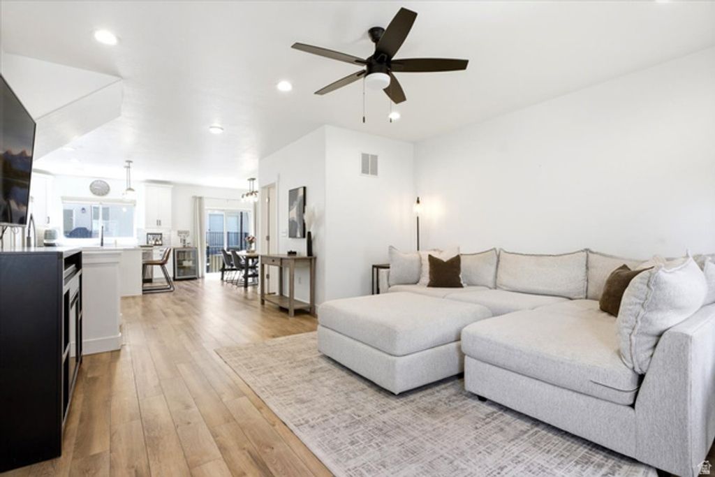 10 W BEEBE LN, Murray, UT 84107