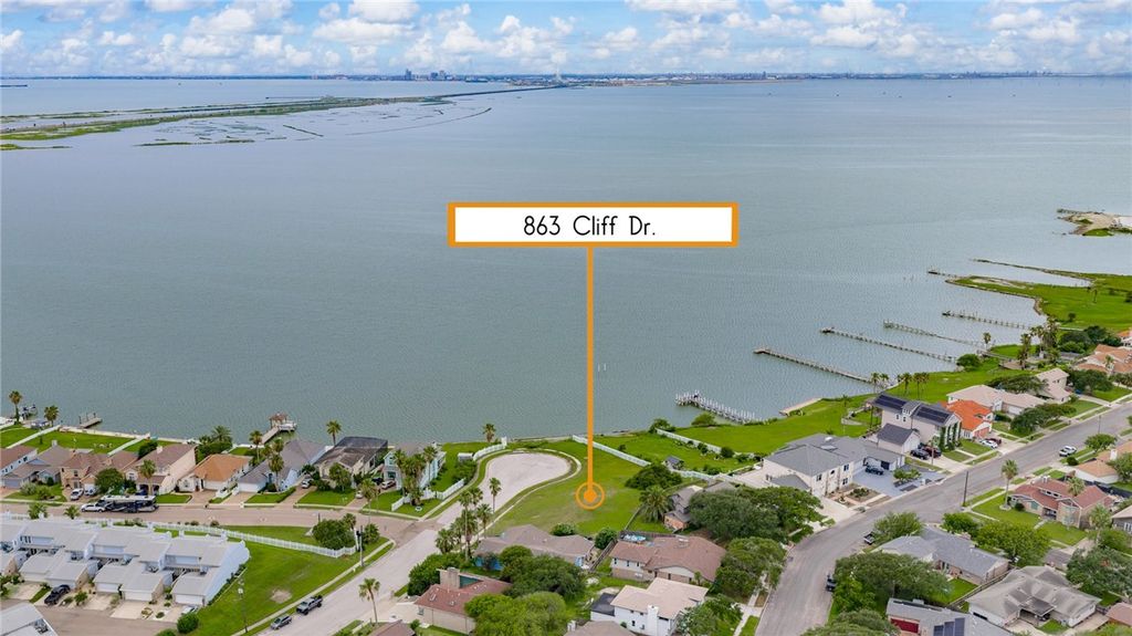 863 Cliff Dr, Portland, TX 78374 — exterior