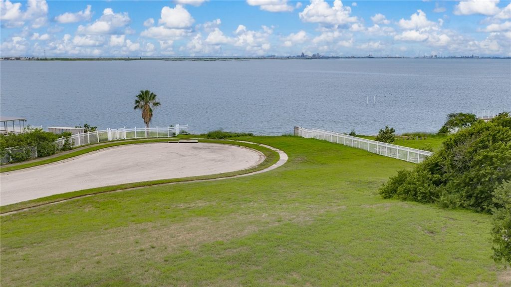 863 Cliff Dr, Portland, TX 78374 — photo 4