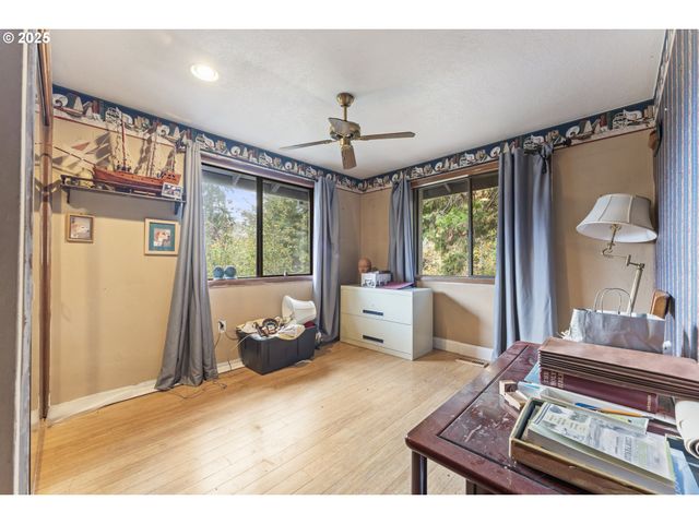 5947 Sw ALFRED St, Portland, OR 97219