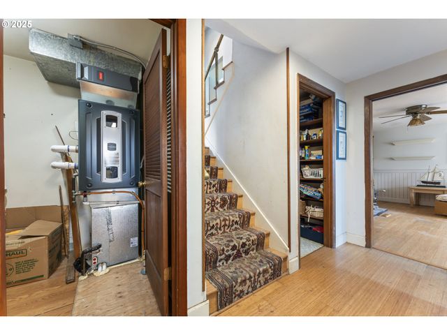 5947 Sw ALFRED St, Portland, OR 97219