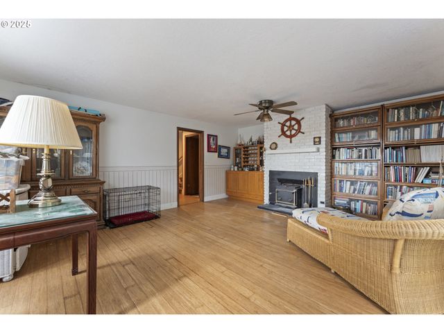 5947 Sw ALFRED St, Portland, OR 97219