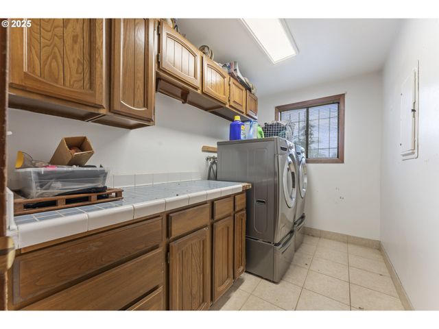 5947 Sw ALFRED St, Portland, OR 97219