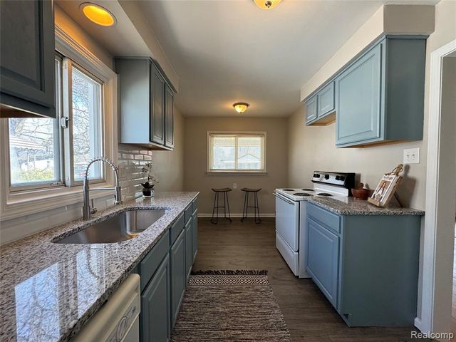 24933 Grove Avenue, Eastpointe, MI 48021